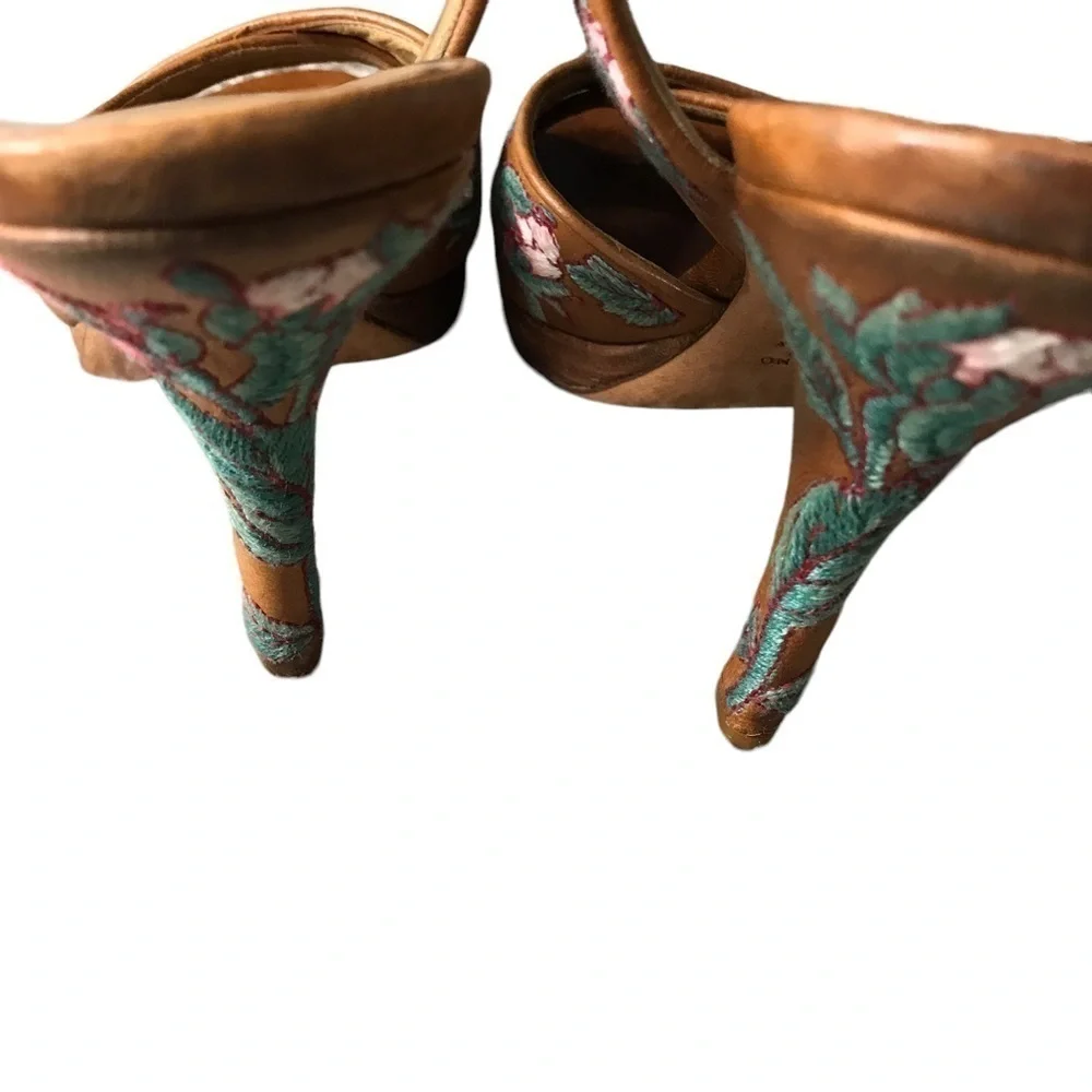 *Vintage* Valentino Garavani women’s pink blue floral embroidered leather heels